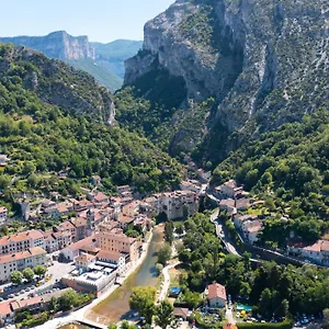 https://hotel-du-musee-de-leau-pont-en-royans.hotels-rhonealpes.com